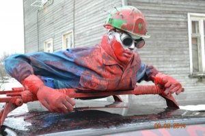 Статья "В Петрозаводске разъезжает лада с зомби на крыше"
