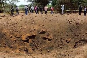 Статья "Загадочное космическое тело рухнув с небес пробило огромную воронку в аэропорту Никарагуа"